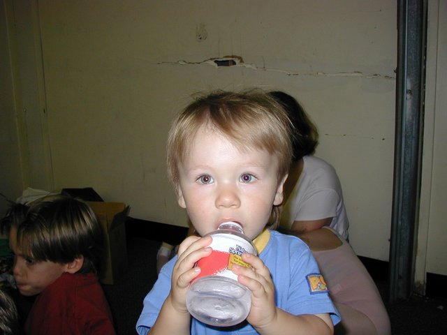 2004/05(May)/Dax-Bday/640x480_2004-05-08-Dax-3rd-Bday-28-Brendan.JPG