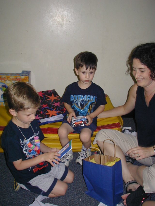 2004/05(May)/Dax-Bday/640x480_2004-05-08-Dax-3rd-Bday-32-Chance-Suzi.JPG
