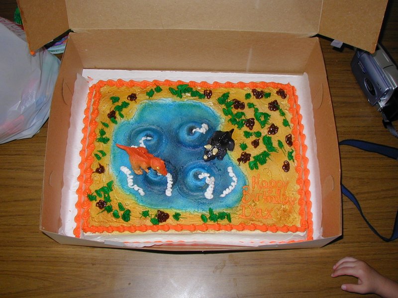 2004/05(May)/Dax-Bday/800x600_2004-05-08-Dax-3rd-Bday-02-cake.JPG