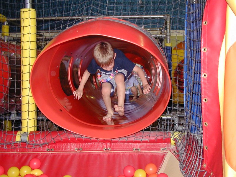 2004/05(May)/Dax-Bday/800x600_2004-05-08-Dax-3rd-Bday-05-Chance.JPG