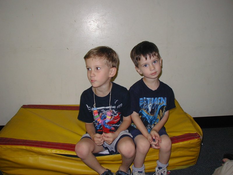 2004/05(May)/Dax-Bday/800x600_2004-05-08-Dax-3rd-Bday-34-Chance.JPG