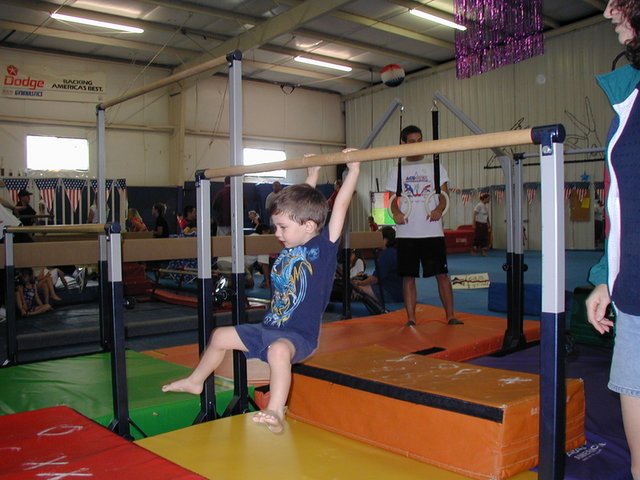 2004/05(May)/Gymnastics/640x480_2004-05-08-Gymnastics-13-Dax.JPG