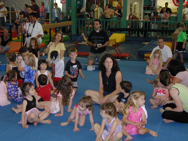 2004/05(May)/Gymnastics/800x600_2004-05-08-Gymnastics-19-Dax-Chance-Suzi.JPG