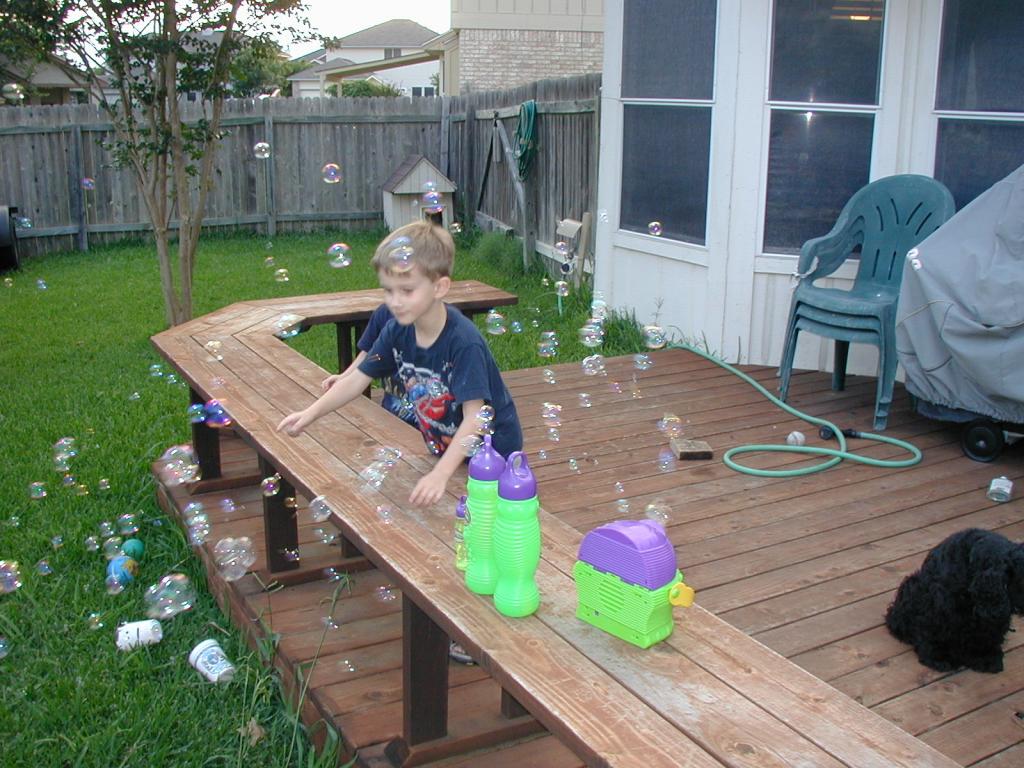 2004/05(May)/Misc/1024x768_2004-05-08-bubbles-3-Chance-Dax.JPG