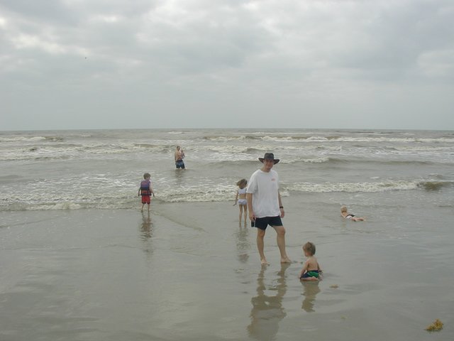 2004-05-29-PortAransas-3-Chance-Doug-Zeta-Ben-Kalyani-Sachin-Zen.JPG