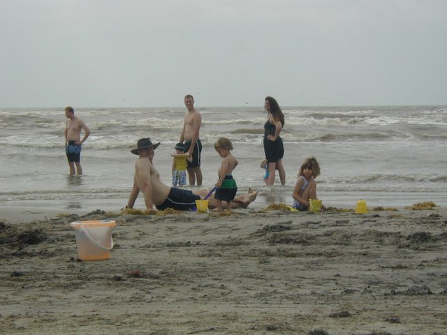 2004-05-29-PortAransas-7-Doug-Ben-Dax-Travis-Sachin-Kiffin-Kalyani.JPG