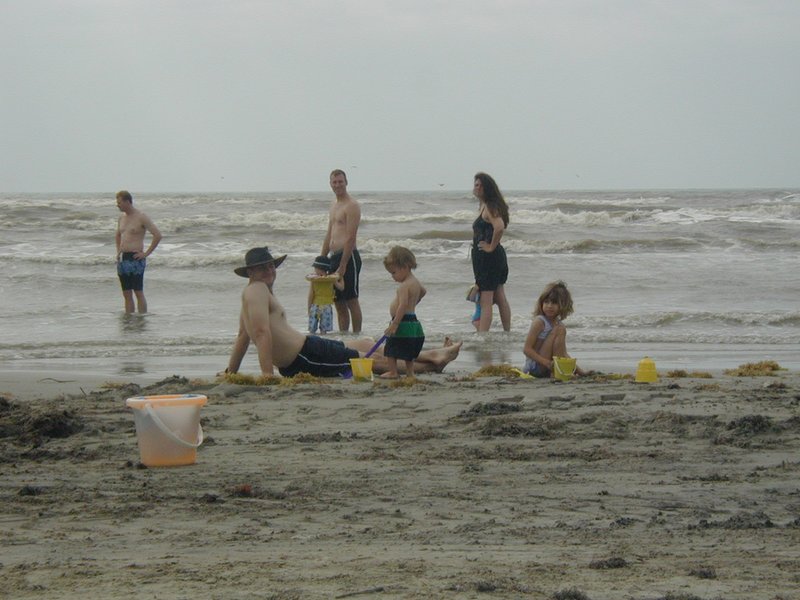 2004/05(May)/Port_Aransas/800x600_2004-05-29-PortAransas-7-Doug-Ben-Dax-Travis-Sachin-Kiffin-Kalyani.JPG