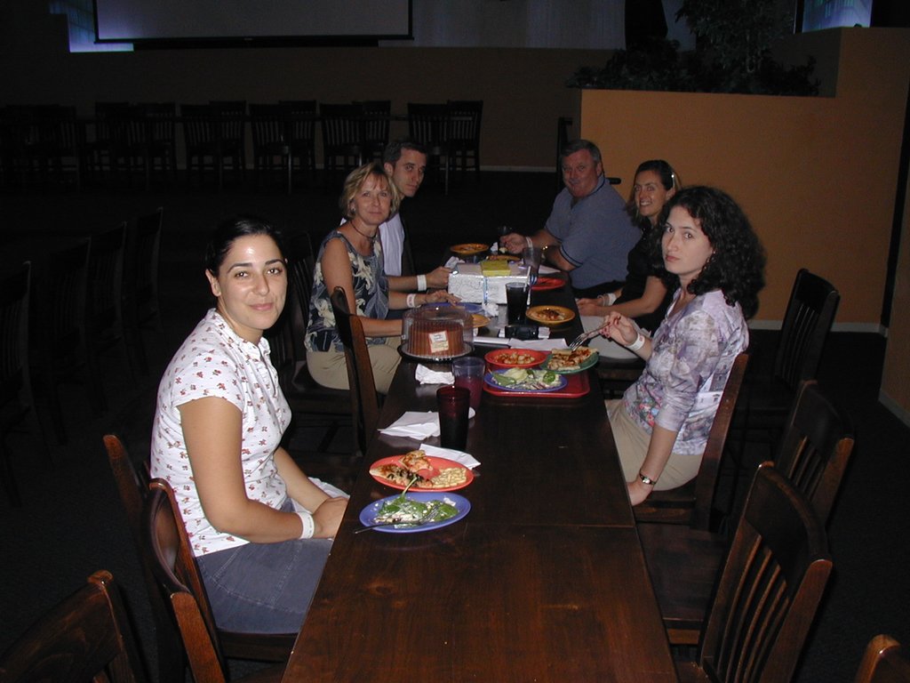 2004/05(May)/Suzi-Bday/2004-05-24-Suzi-Bday-01-Vanessa-Janeen-Josh-Jim-Heather-Suzi.JPG