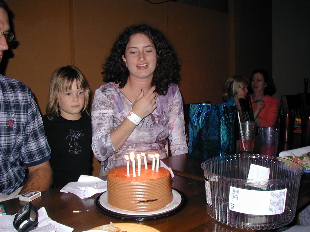 2004/05(May)/Suzi-Bday/1024x768_2004-05-24-Suzi-Bday-02-Brittney.JPG