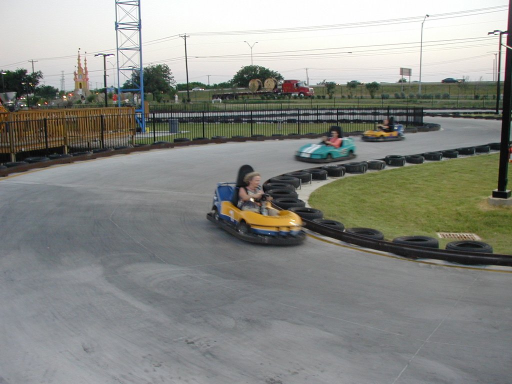 2004-05-24-Suzi-Bday-10-racecar-Janeen.JPG