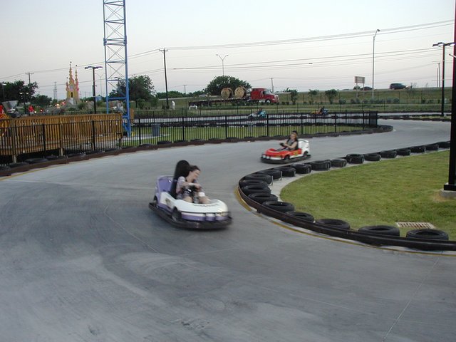 2004-05-24-Suzi-Bday-04-racecar.JPG
