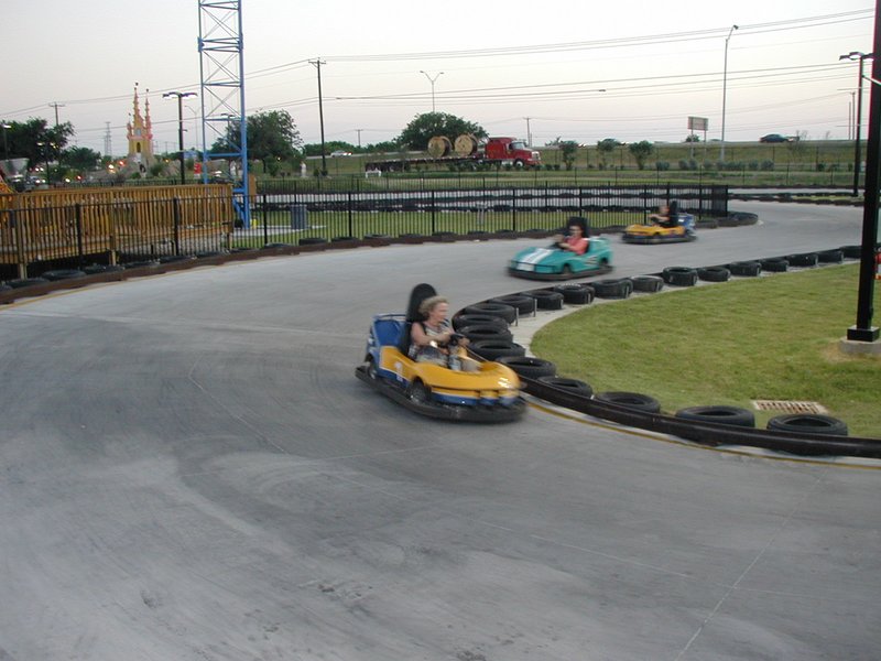 2004-05-24-Suzi-Bday-10-racecar-Janeen.JPG