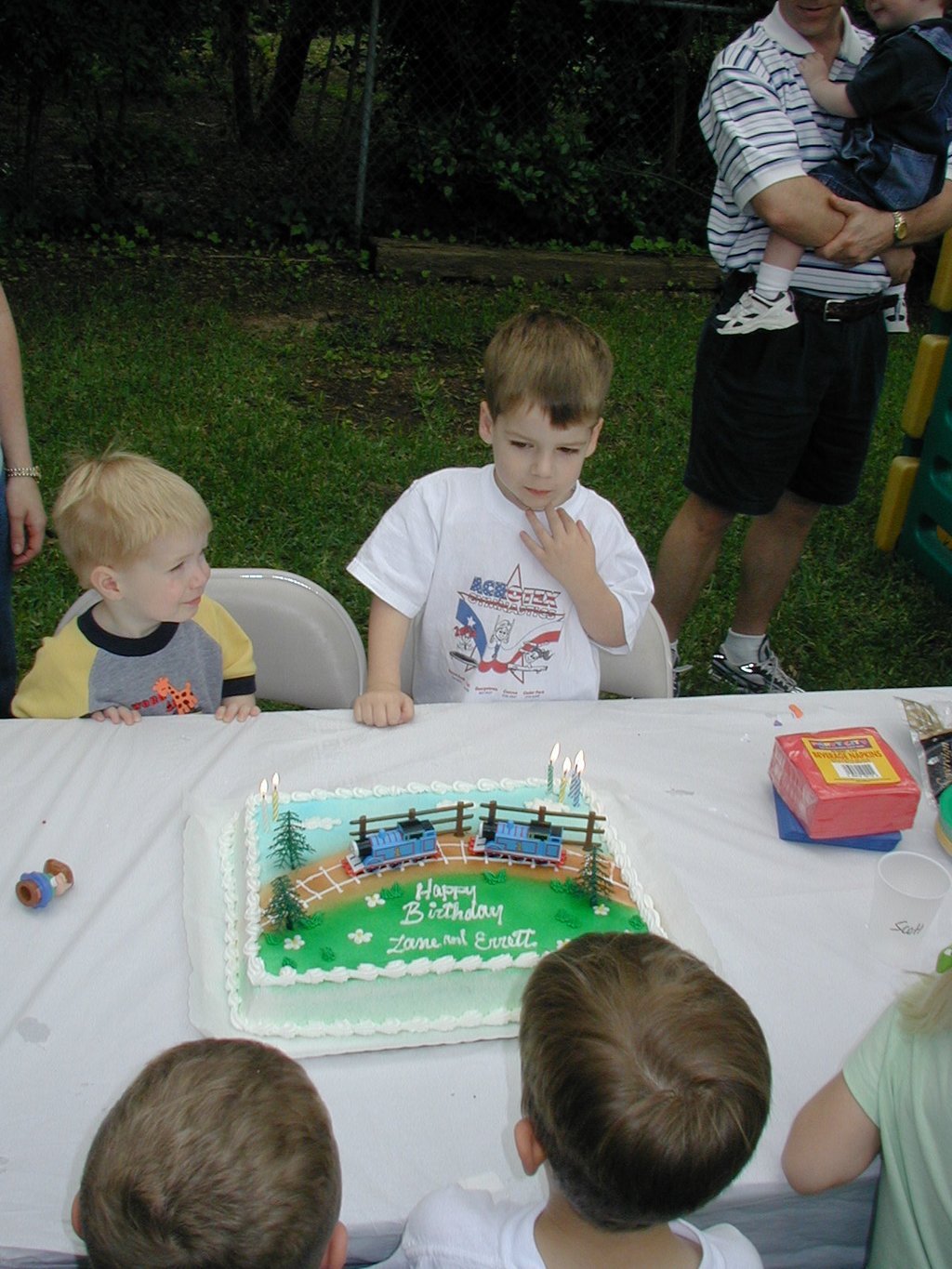 2004/05(May)/Zane-Errett-Bday/1024x768_2004-05-15-Zane-Errett-Bday-10.JPG