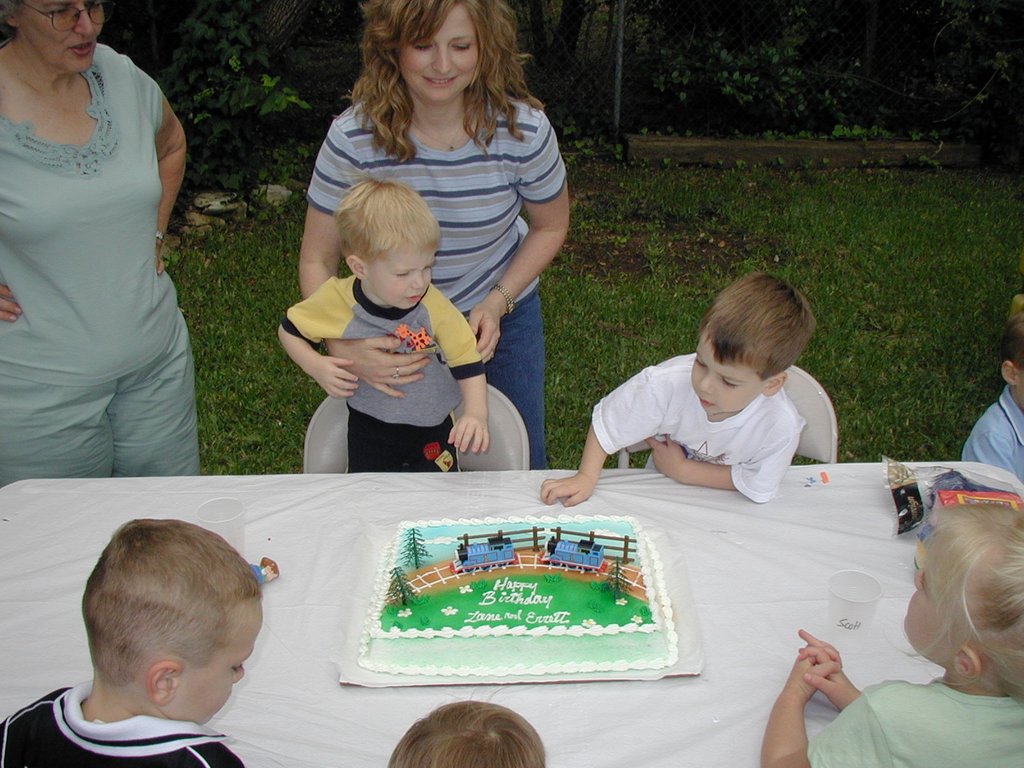 2004-05-15-Zane-Errett-Bday-5-Shanna.JPG
