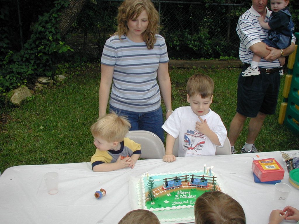 2004/05(May)/Zane-Errett-Bday/1024x768_2004-05-15-Zane-Errett-Bday-9-Shanna.JPG