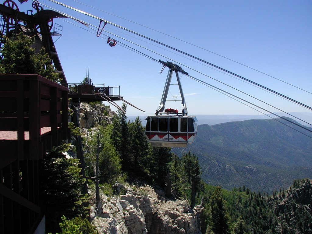 2004/06(June)/Jaymee-Steve-Wedding/01(Sandia-Peak)/1024x768_2004-06-13-Sandia-Peak-37-Tram.JPG