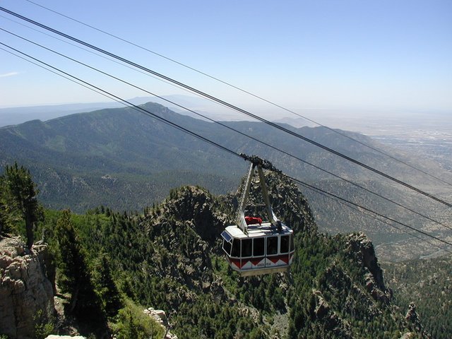 2004/06(June)/Jaymee-Steve-Wedding/01(Sandia-Peak)/640x480_2004-06-13-Sandia-Peak-36-Tram.JPG