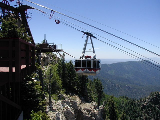 2004/06(June)/Jaymee-Steve-Wedding/01(Sandia-Peak)/640x480_2004-06-13-Sandia-Peak-37-Tram.JPG