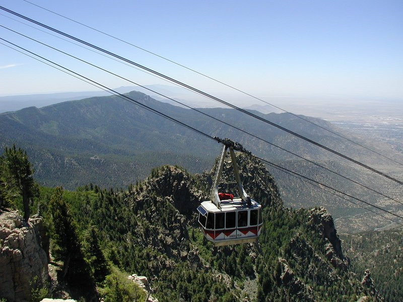 2004/06(June)/Jaymee-Steve-Wedding/01(Sandia-Peak)/800x600_2004-06-13-Sandia-Peak-36-Tram.JPG