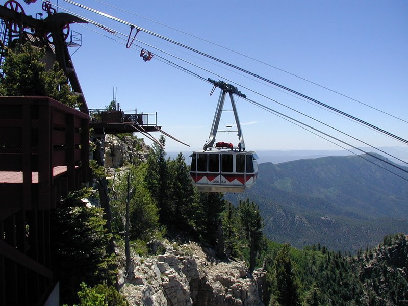 2004/06(June)/Jaymee-Steve-Wedding/01(Sandia-Peak)/800x600_2004-06-13-Sandia-Peak-37-Tram.JPG