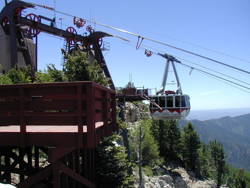 2004-06-13-Sandia-Peak-38-Tram.JPG