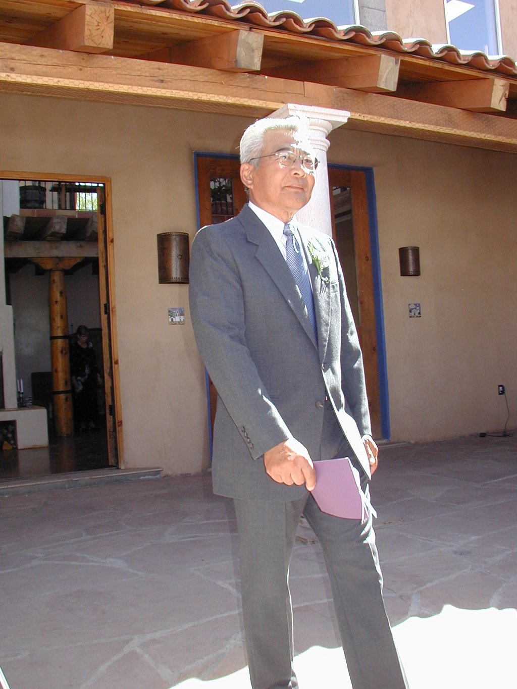 2004/06(June)/Jaymee-Steve-Wedding/02(Wedding-Day)/1024x768_2004-06-12-Jaymee-Steve-Wedding-15-Steves-Dad.JPG