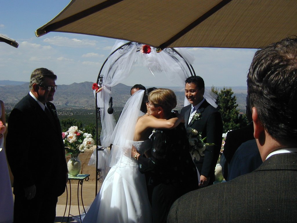 2004/06(June)/Jaymee-Steve-Wedding/02(Wedding-Day)/1024x768_2004-06-12-Jaymee-Steve-Wedding-24-Marci.JPG