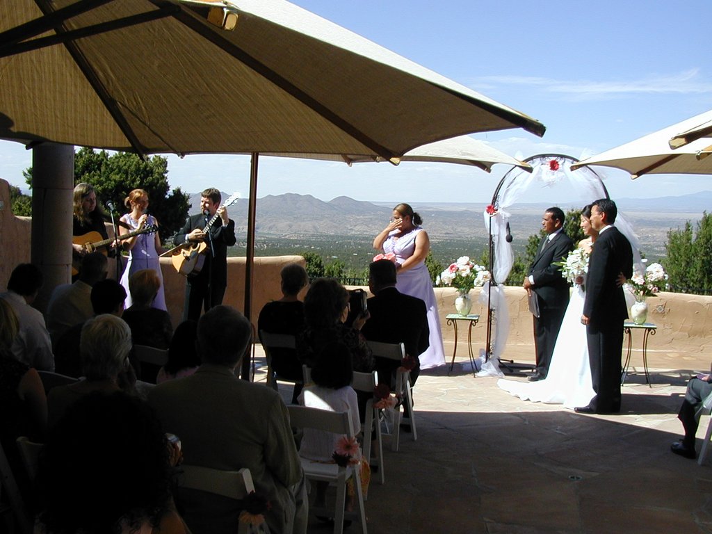 2004/06(June)/Jaymee-Steve-Wedding/02(Wedding-Day)/1024x768_2004-06-12-Jaymee-Steve-Wedding-31-Troy-Kara-Jason-singing.JPG