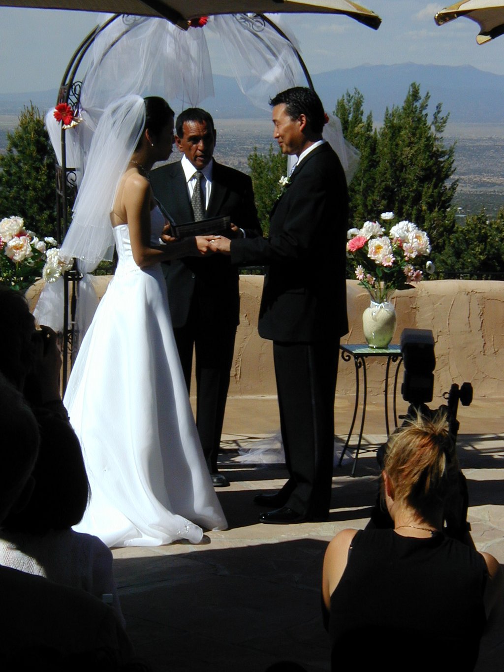 2004/06(June)/Jaymee-Steve-Wedding/02(Wedding-Day)/1024x768_2004-06-12-Jaymee-Steve-Wedding-36-rings.JPG