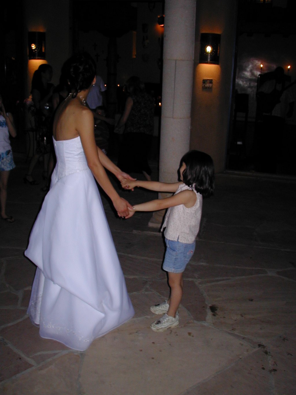 2004/06(June)/Jaymee-Steve-Wedding/02(Wedding-Day)/1024x768_2004-06-12-Jaymee-Steve-Wedding-74-dancing.JPG