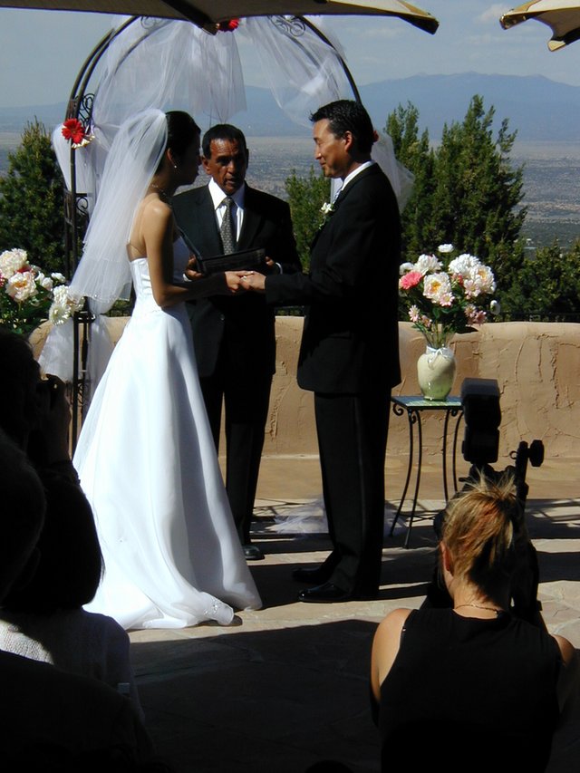 2004/06(June)/Jaymee-Steve-Wedding/02(Wedding-Day)/640x480_2004-06-12-Jaymee-Steve-Wedding-36-rings.JPG