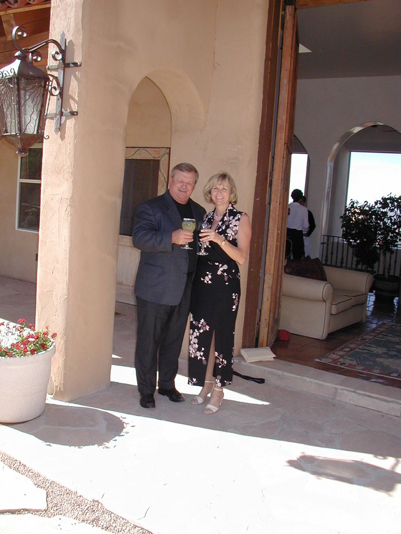 2004/06(June)/Jaymee-Steve-Wedding/02(Wedding-Day)/800x600_2004-06-12-Jaymee-Steve-Wedding-47-Jim-Janeen.JPG