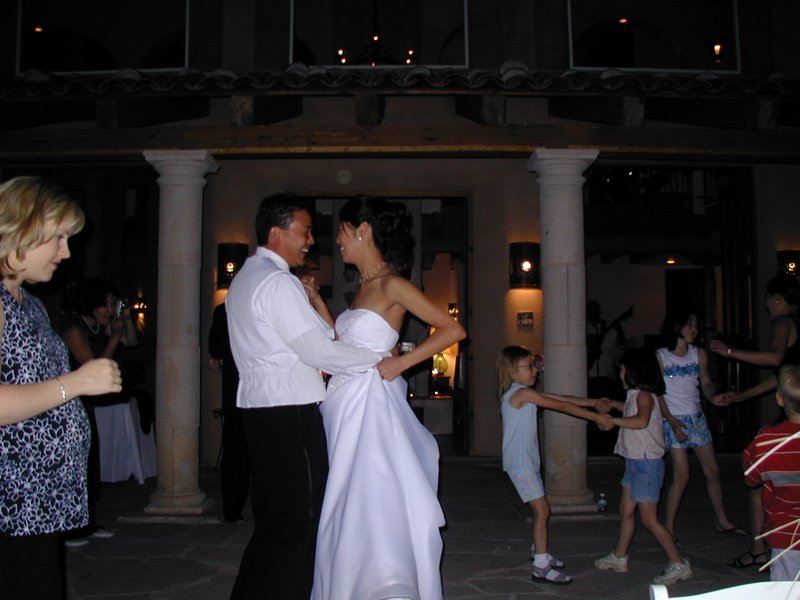 2004/06(June)/Jaymee-Steve-Wedding/02(Wedding-Day)/800x600_2004-06-12-Jaymee-Steve-Wedding-76-dancing.JPG