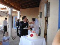 2004-06-12-Jaymee-Steve-Wedding-67-cake.JPG
