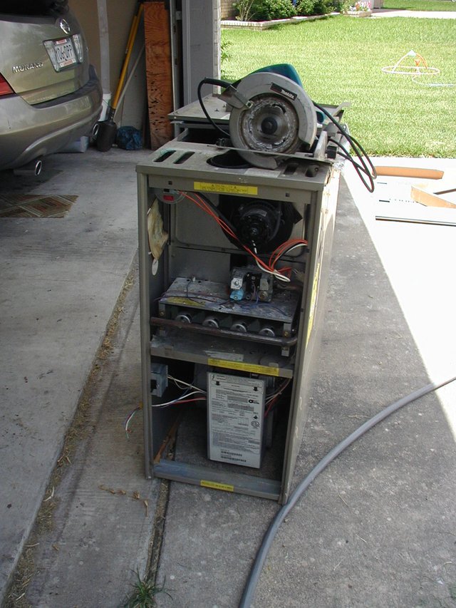2004-06-04-Replace-AC-furnace-5-old-furnace.JPG