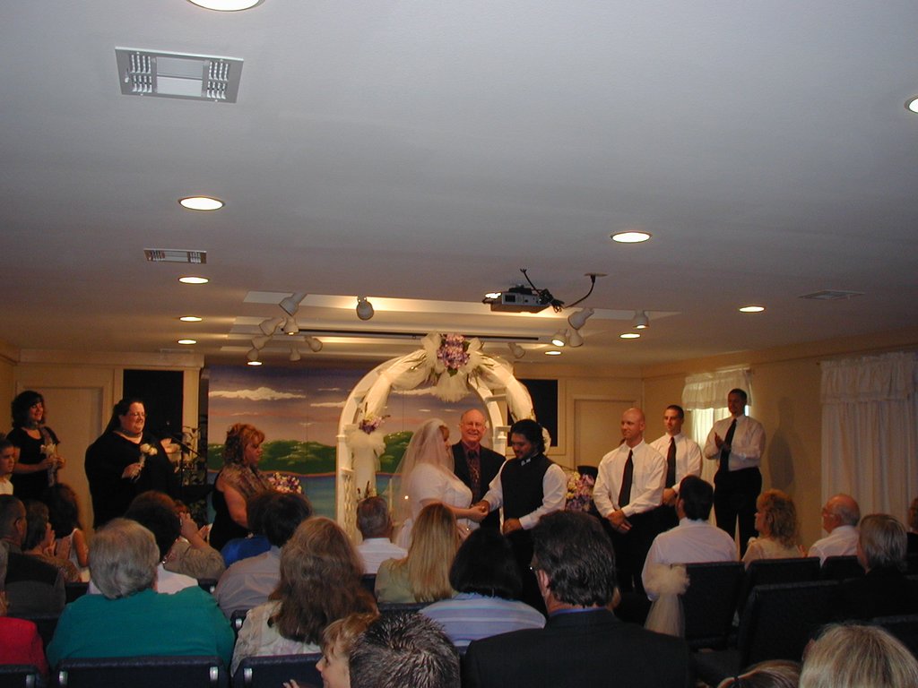 2004/06(June)/Trish-Wedding/1024x768_2004-06-26-Trish-Greg-wedding-08.JPG