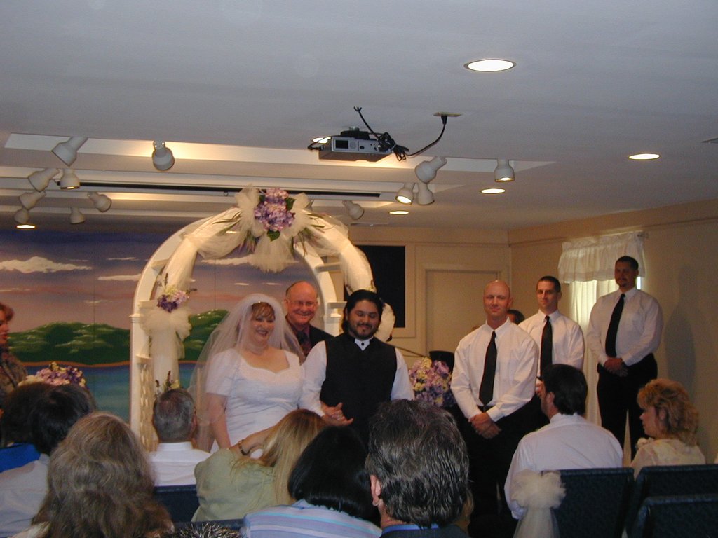 2004/06(June)/Trish-Wedding/1024x768_2004-06-26-Trish-Greg-wedding-09.JPG