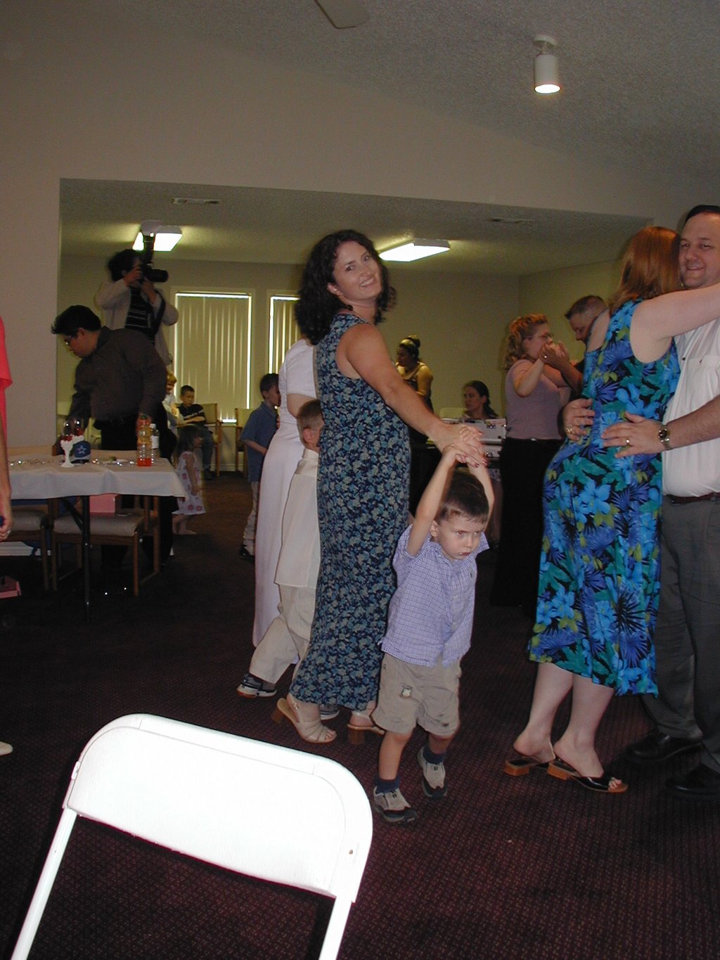 2004/06(June)/Trish-Wedding/1024x768_2004-06-26-Trish-Greg-wedding-12-Suzi-Dax.JPG