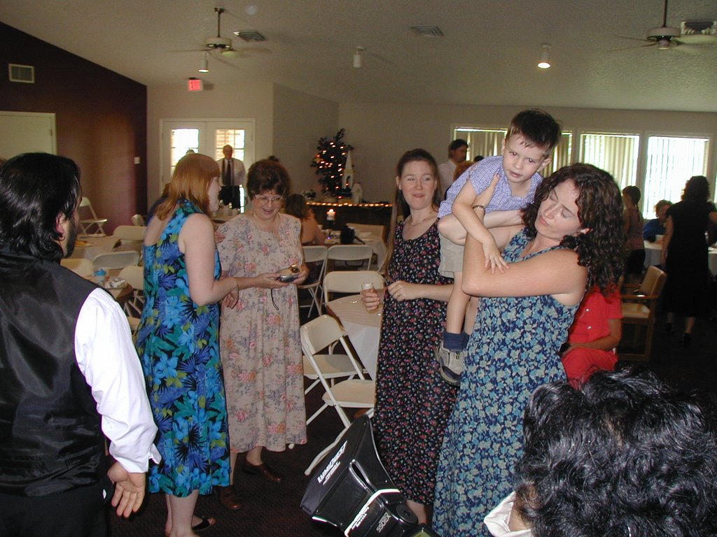 2004/06(June)/Trish-Wedding/1024x768_2004-06-26-Trish-Greg-wedding-14-Shelly-Karen-Dax-Suzi.JPG