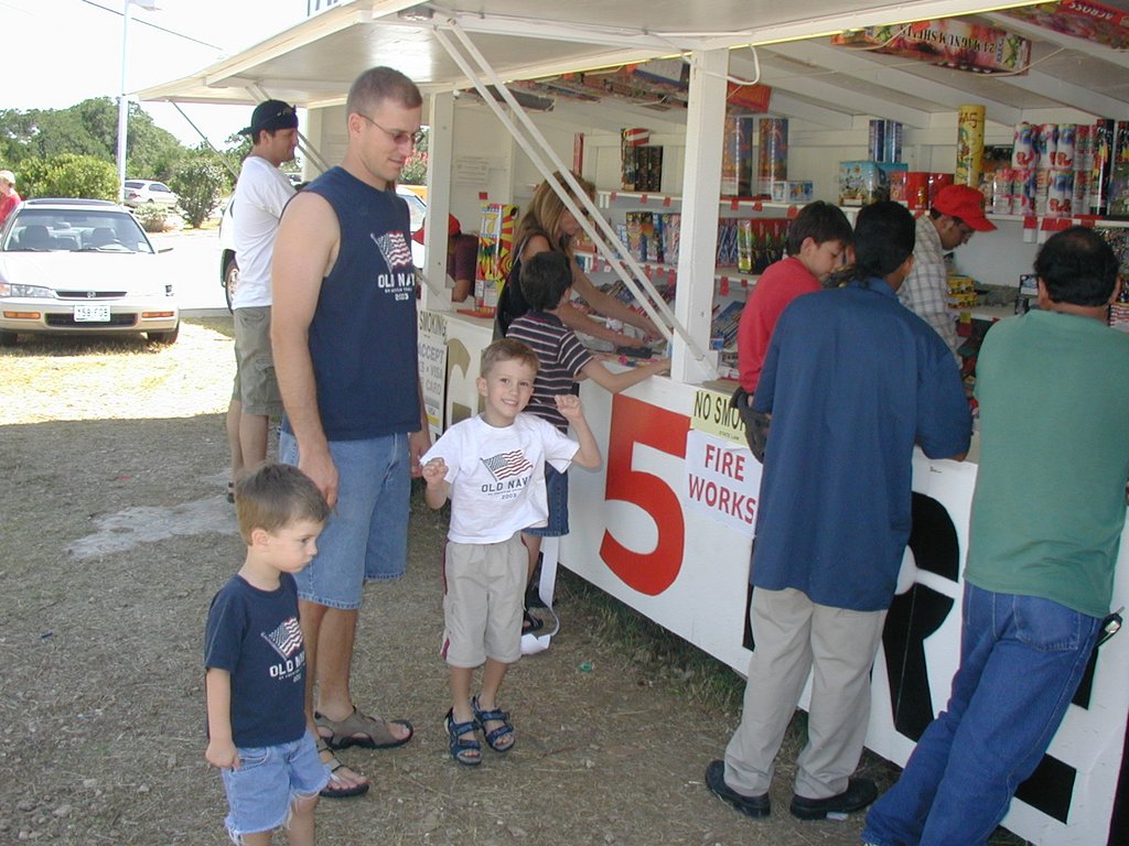 2004/07(July)/4th-of-July/1024x768_2004-07-04-July-4th-1-Travis-Chance-Dax-buying-fireworks.JPG
