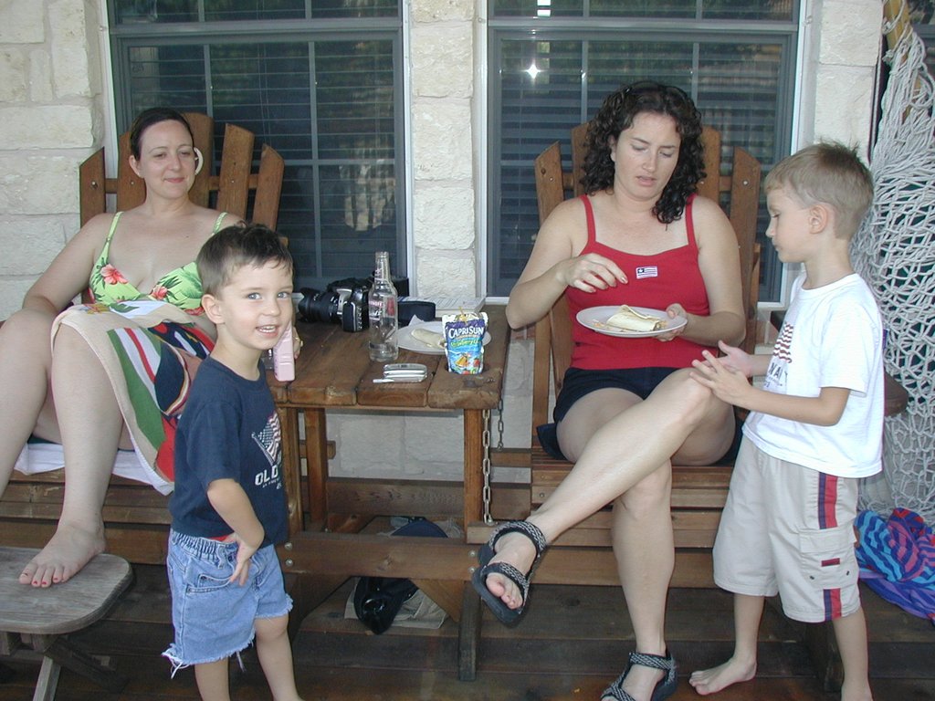 2004/07(July)/4th-of-July/1024x768_2004-07-04-July-4th-2-Marci-Dax-Suzi-Chance.JPG