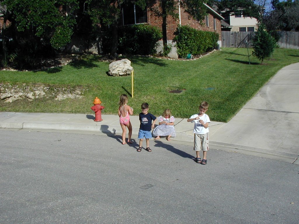 2004/07(July)/4th-of-July/1024x768_2004-07-04-July-4th-6-Brittney-Dax-McKenzie-Chance.JPG