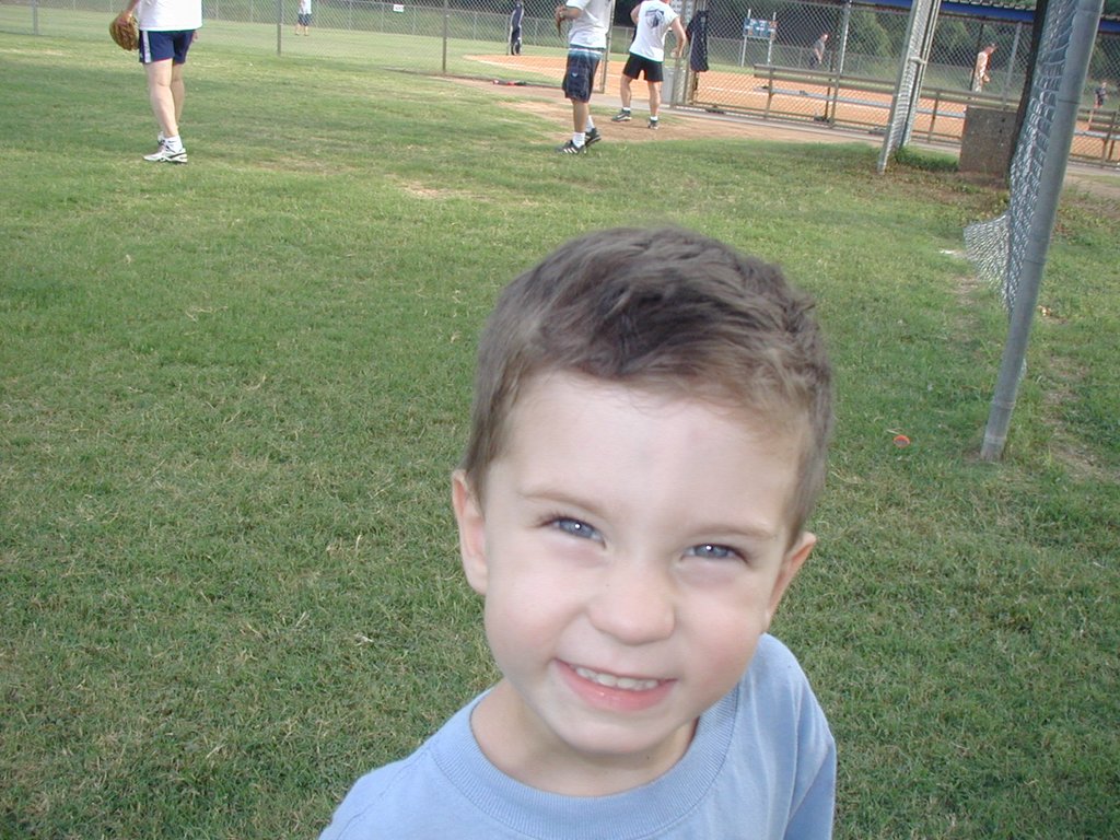 2004/07(July)/AAC-softball-picnic/1024x768_2004-07-11-AAC-softball-picnic-04-Dax.JPG