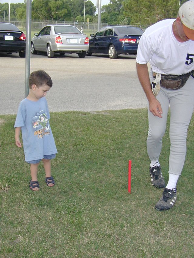 2004/07(July)/AAC-softball-picnic/640x480_2004-07-11-AAC-softball-picnic-06-Dax.JPG