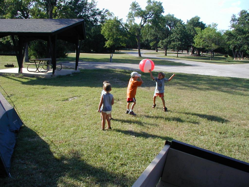 2004/07(July)/Camping-Lake-Geogretown/1024x768_2004-07-17-Camping-Lake-Georgetown-3-Chance-Case-Dax-Jack.JPG