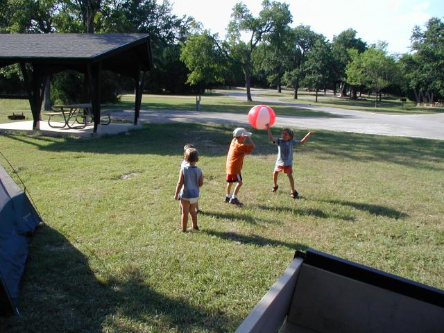 2004/07(July)/Camping-Lake-Geogretown/640x480_2004-07-17-Camping-Lake-Georgetown-3-Chance-Case-Dax-Jack.JPG