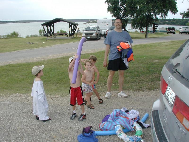 2004/07(July)/Camping-Lake-Geogretown/800x600_2004-07-18-Camping-Lake-Georgetown-3-Chance-Case-Dax-Jack-Matt.JPG