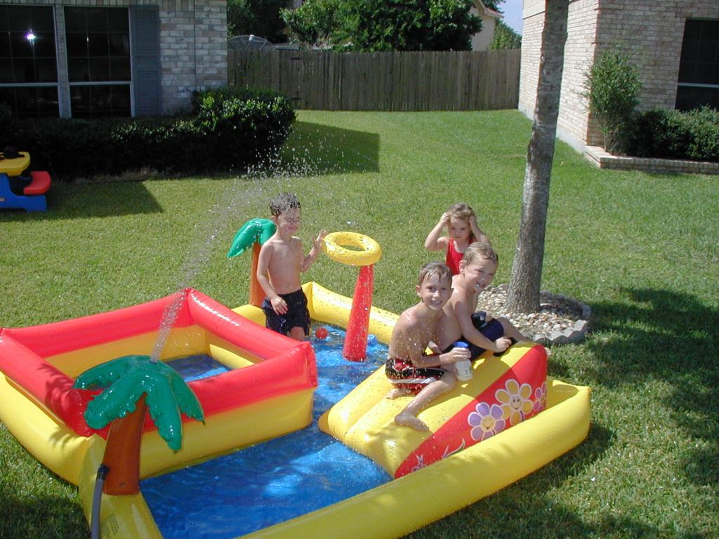 2004/07(July)/Cousins-sleepover/1024x768_2004-07-24-cousins-sleepover-4-pool-Chance-Dax-Vale-Kyla.JPG
