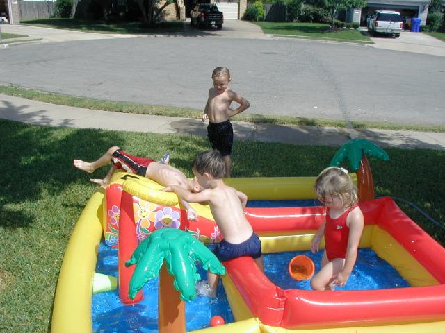 2004/07(July)/Cousins-sleepover/640x480_2004-07-24-cousins-sleepover-2-pool-Chance-Dax-Vale-Kyla.JPG