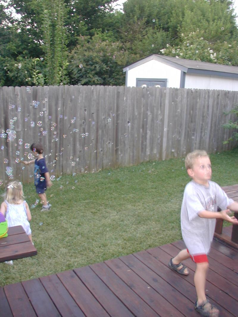 2004/07(July)/Cousins-sleepover/800x600_2004-07-23-cousins-sleepover-3-Kyla-Dax-Vale.JPG